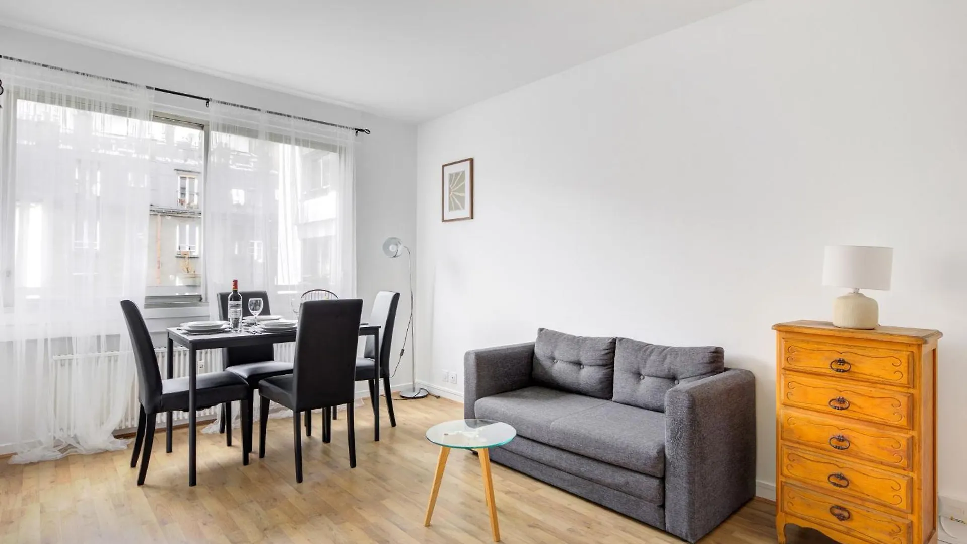 Lea Suite Beautiful Parisian Studio
