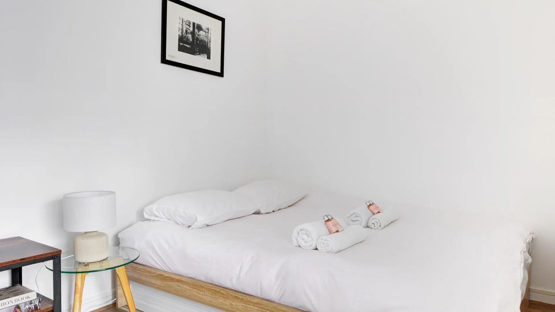 Lea Suite Beautiful Parisian Studio