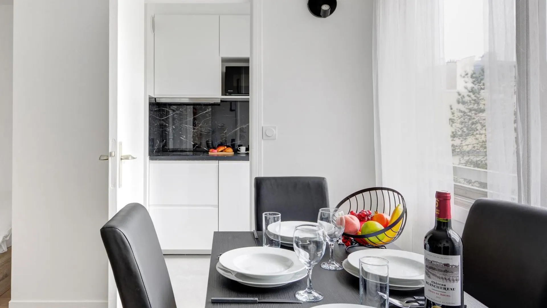 Lea Suite Beautiful Parisian Studio France