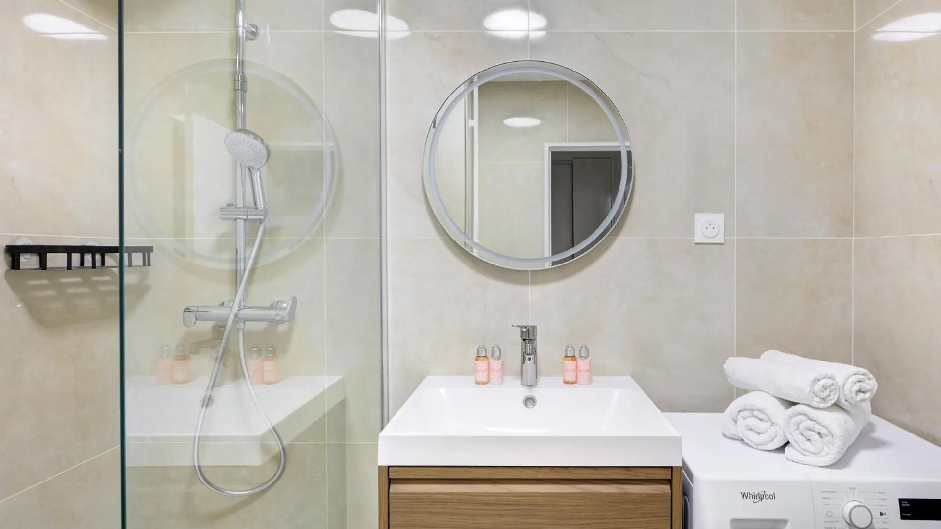 Lea Suite Beautiful Parisian Studio 0*, Paris France