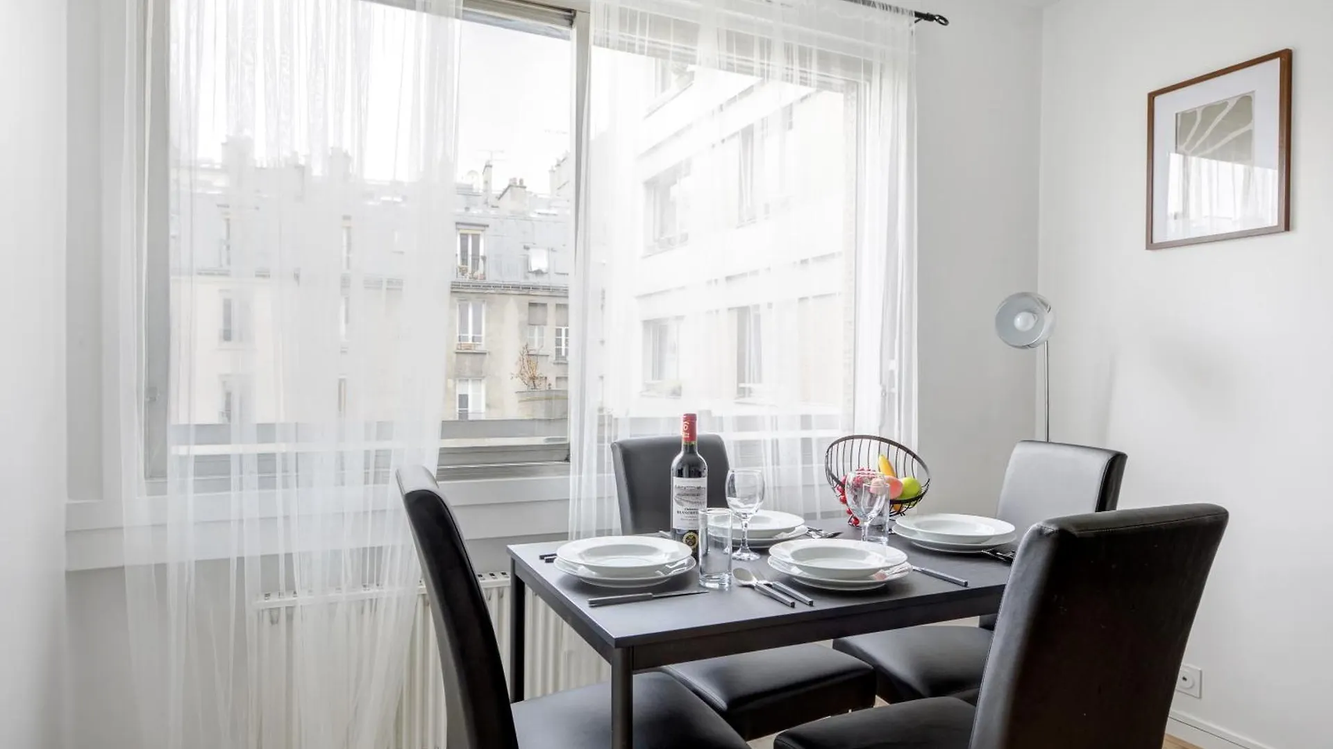 Lea Suite Beautiful Parisian Studio Apartment Paris