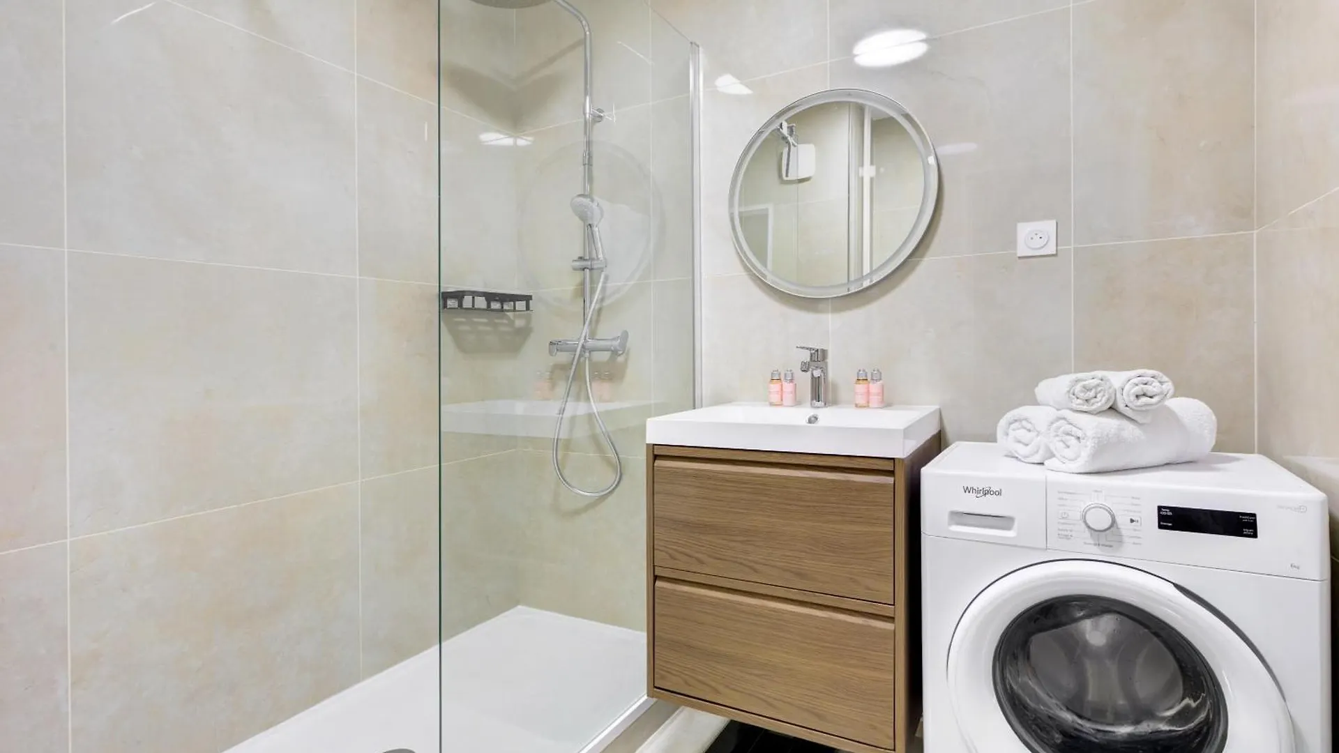 Apartment Lea Suite Beautiful Parisian Studio