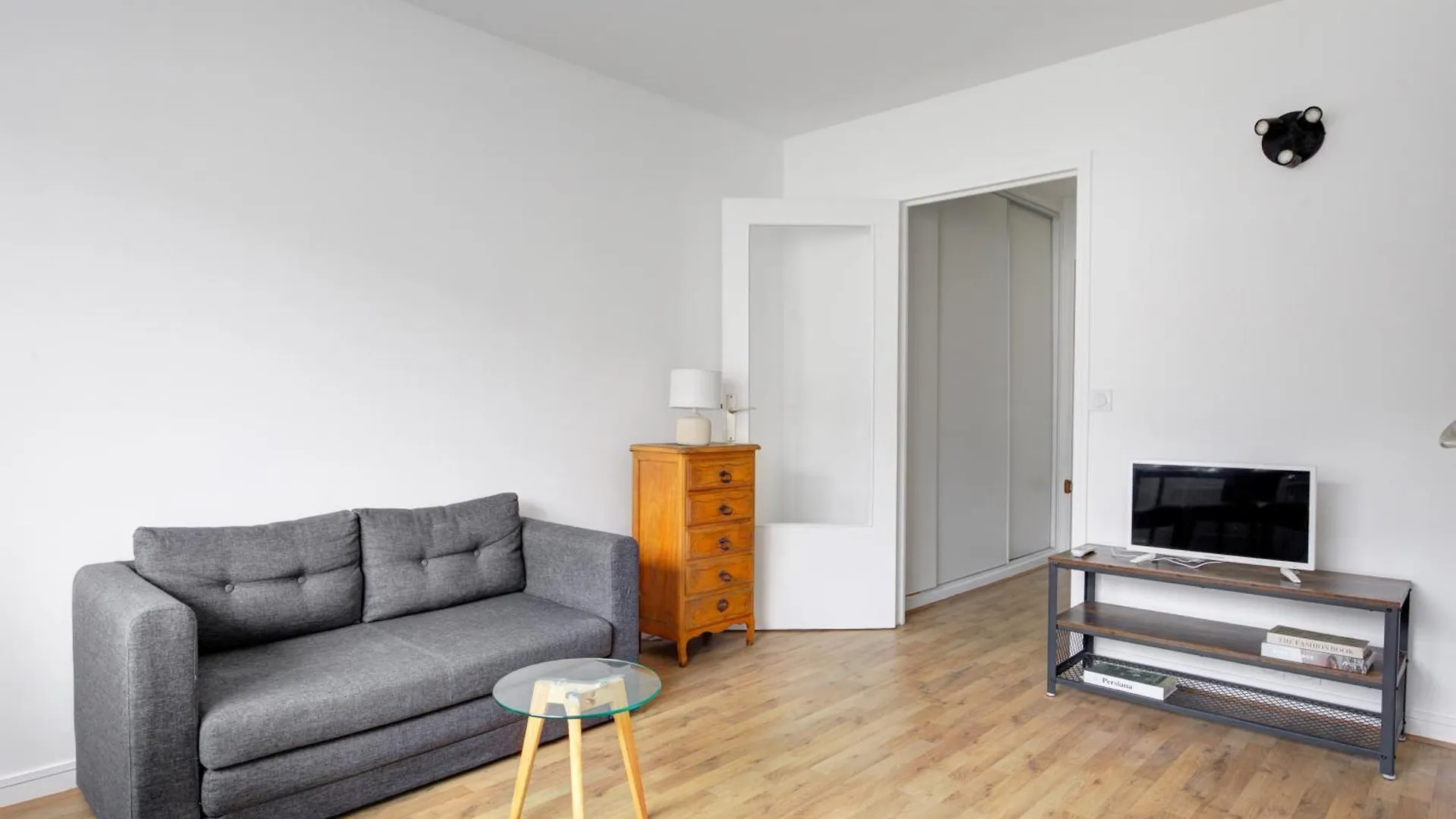Apartment Lea Suite Beautiful Parisian Studio